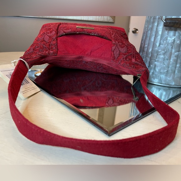 NWT Isabella’s Journey red tapestry bag - Picture 5 of 15